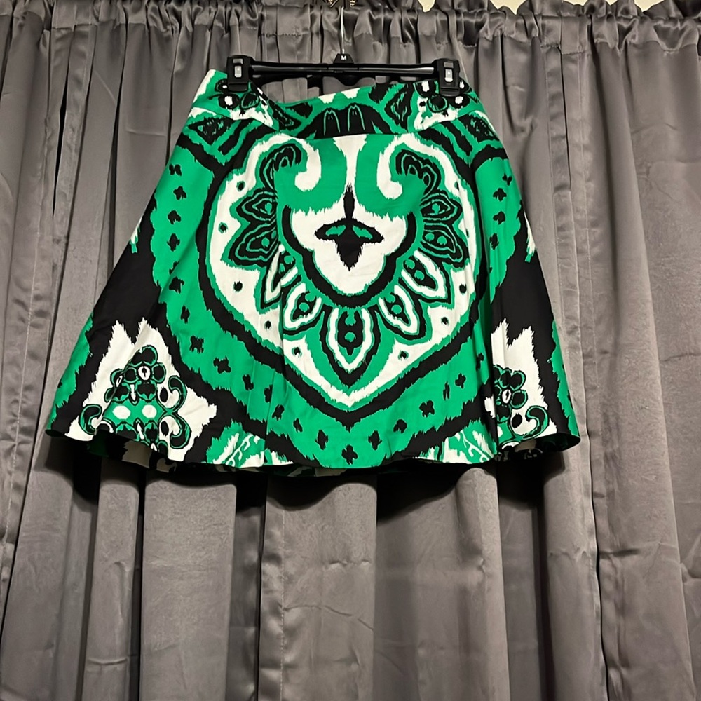 Skirt fits right above the knee